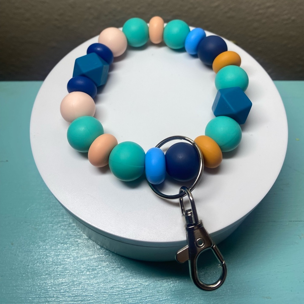 Wristlet keychain